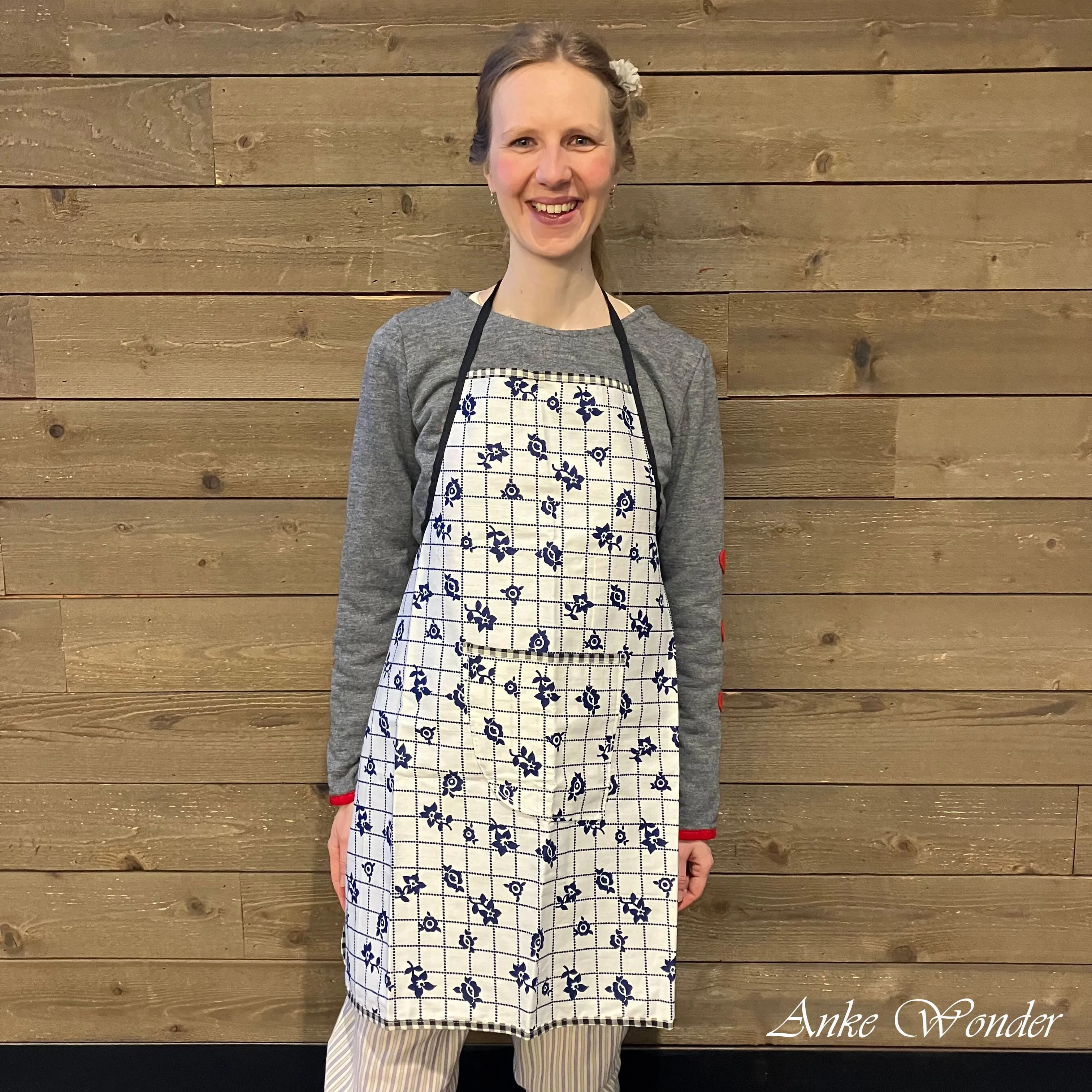 Blue Floral Print Cotton Kitchen Apron with Pocket