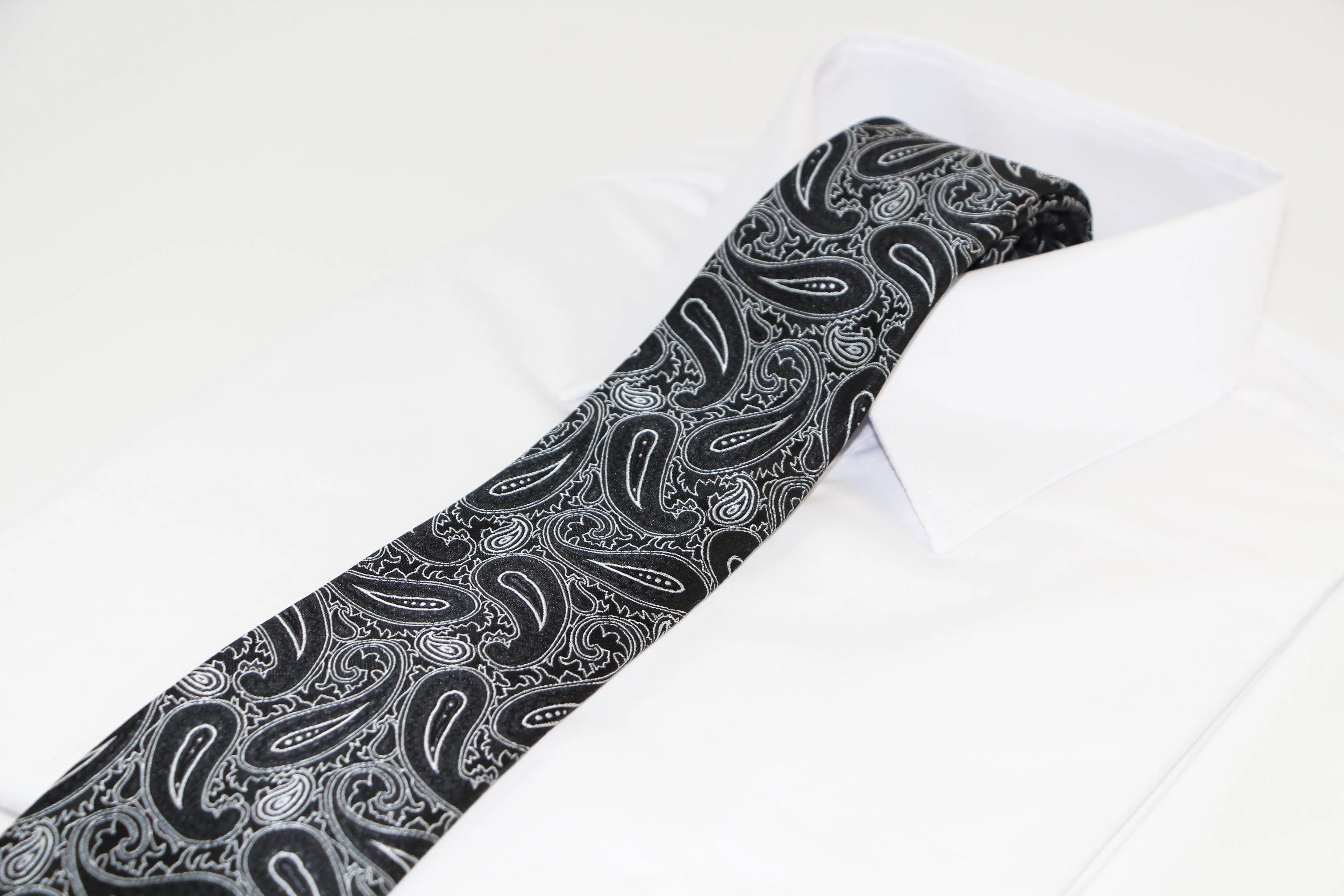 Mens Black & Silver Paisley Patterned 8cm Neck Tie