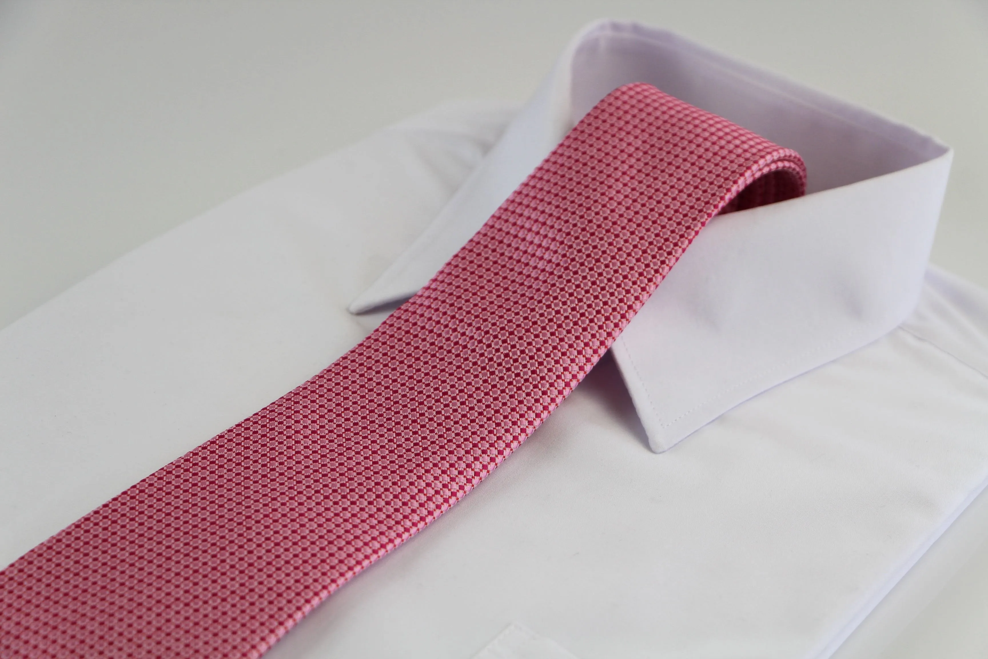 Mens Light Pink, Pink & Red Checkered Patterned 8cm Neck Tie